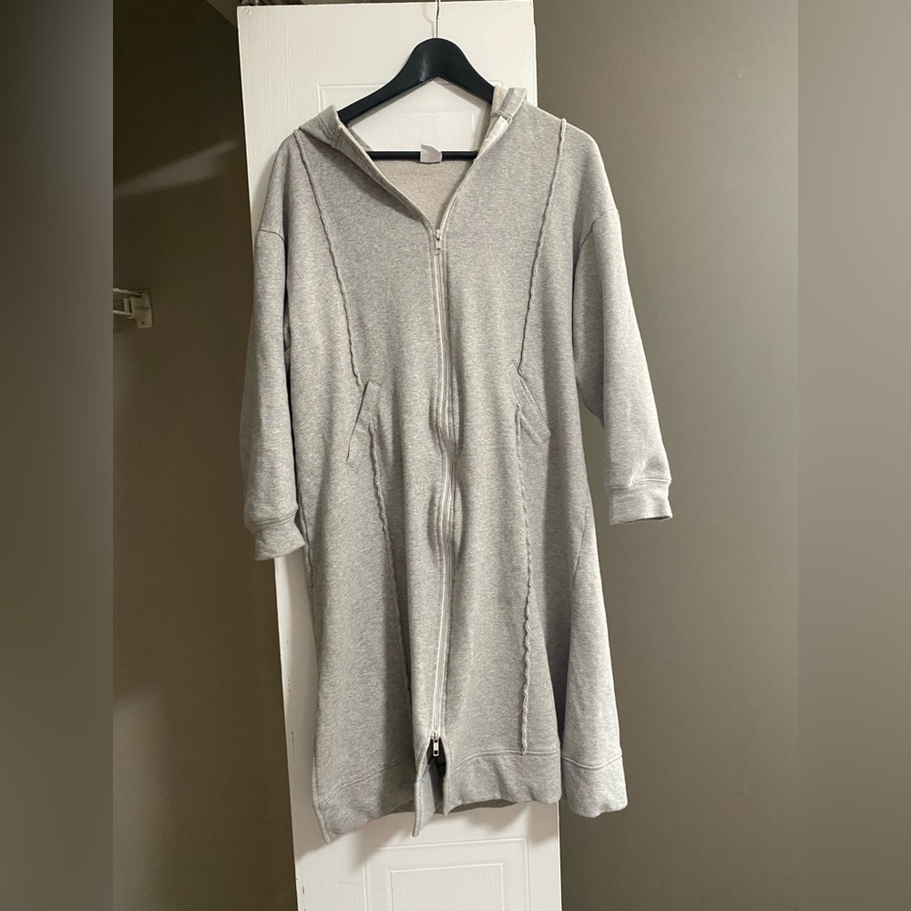 Long Hooded Zip-Up Sweatshirt in Heather Gray